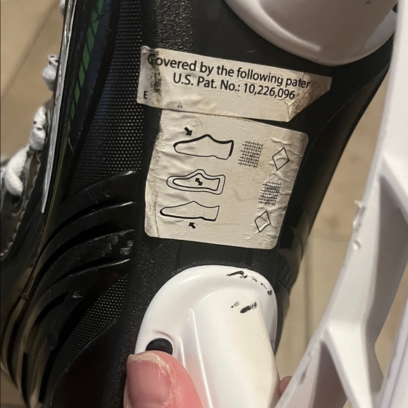 Junior - 2.5 - Bauer Black and White Hockey Skates with Neon Green Accents - Picture 11 of 16